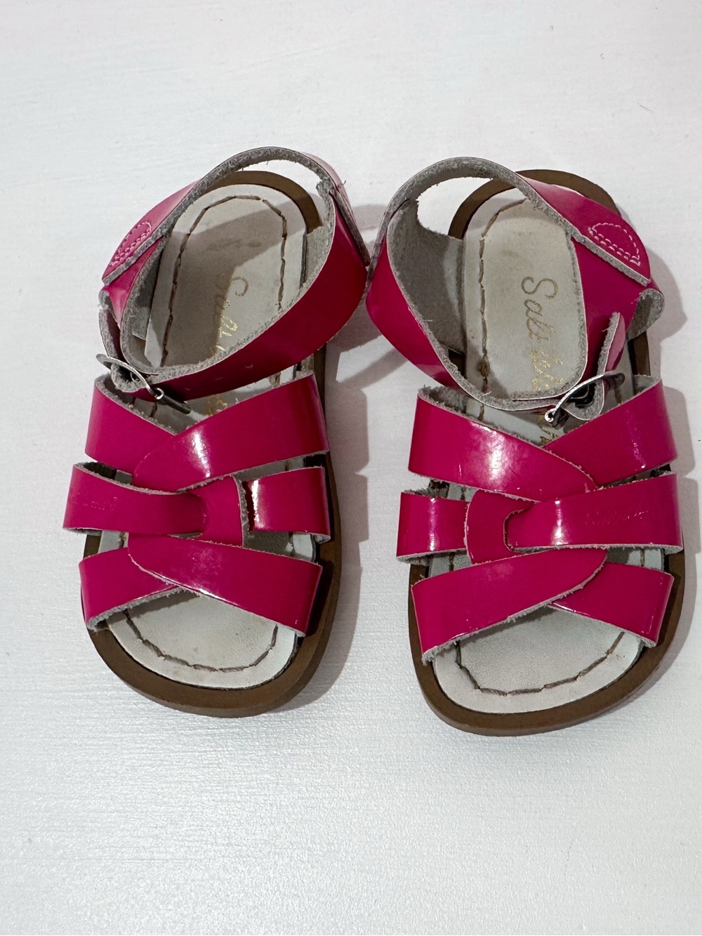 Salt water magenta sandals very good condition size 6